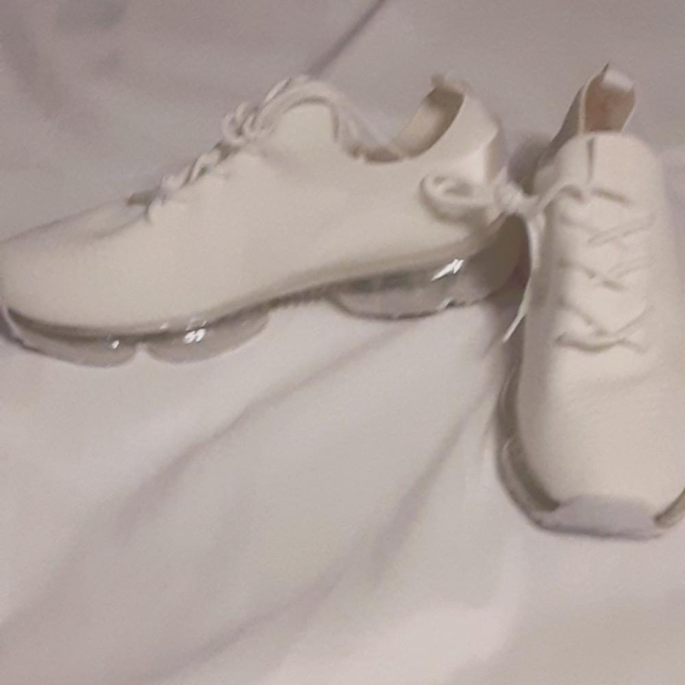 White tennis shoes